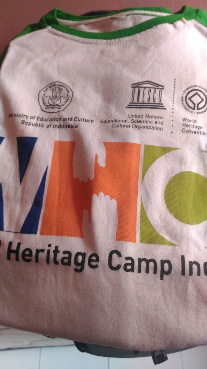 Cara Memilih Bahan Kaos yang Adem untuk Acara Outdoor